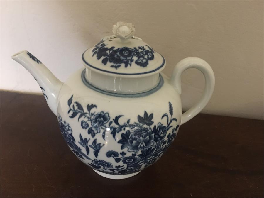Worcester 18th c b/w Fence pattern teapot 15cms high