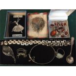 A quantity of mainly vintage silver jewellery etc.