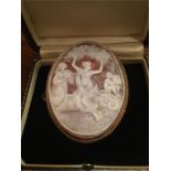 Good quality carved shell cameo brooch in 9 ct gold mount with safety chain.