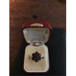 9ct gold cluster ring O