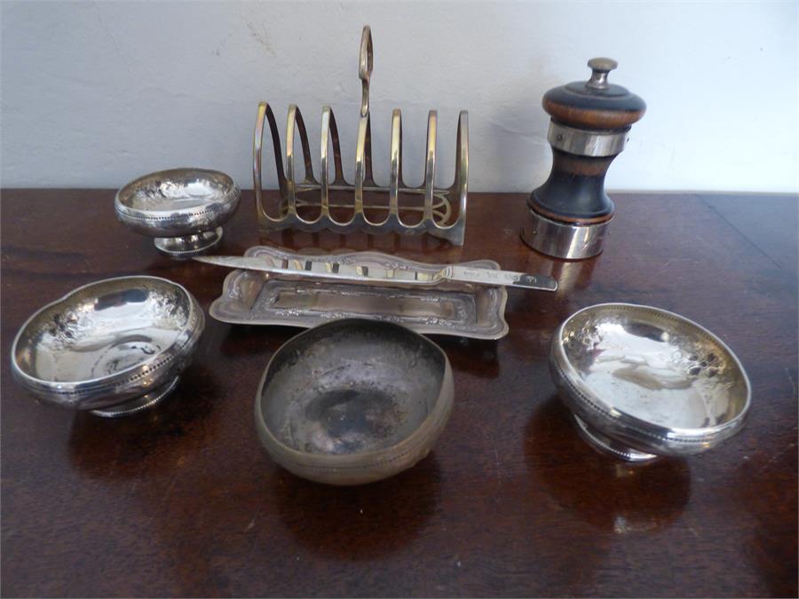 Silver miscellany inc. 4 salts Thomas Smily 1876 ( 1 damaged),salt grinder, toast rack etc.