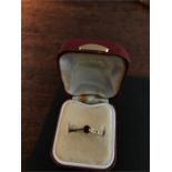 9ct gold and garnet ring O