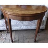 Fine quality Sheraton inlaid mahogany card table with double action 91 cms diam.