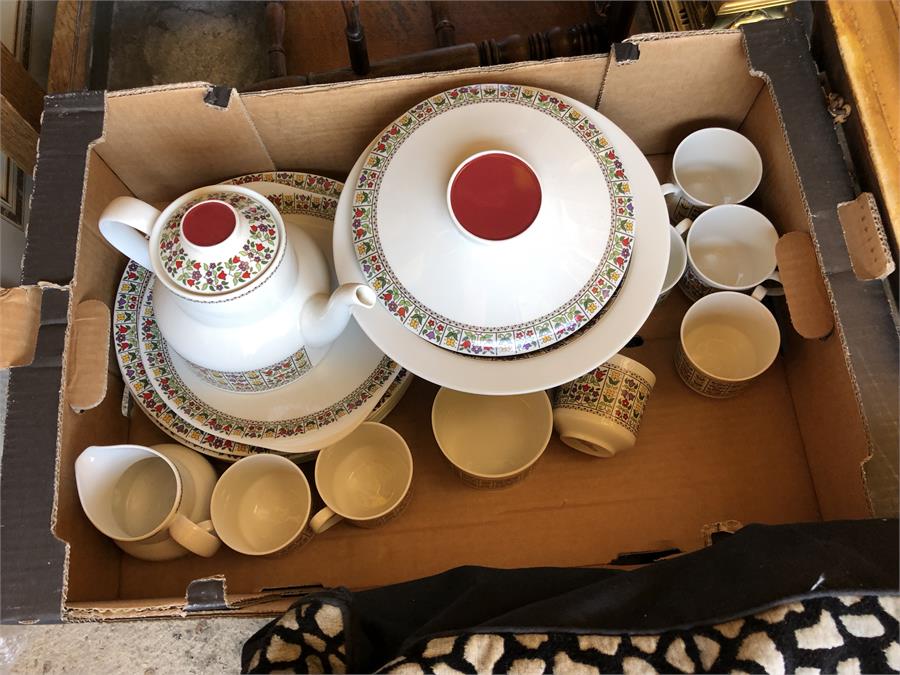 Quantity of Royal Doulton Fireglow pattern tea and dinner ware