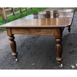 Georgian mahogany extending dining table in good condition
