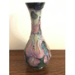 Russia pattern Moorcroft vase - 17cms h - good condition