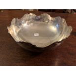 Elkington and Co. silver fruit bowl 26.5 cm diam. 26 ozt