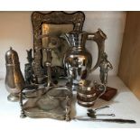 A quantity of good quality plated ware to include Elkington bottle stand, photograph frame, horn