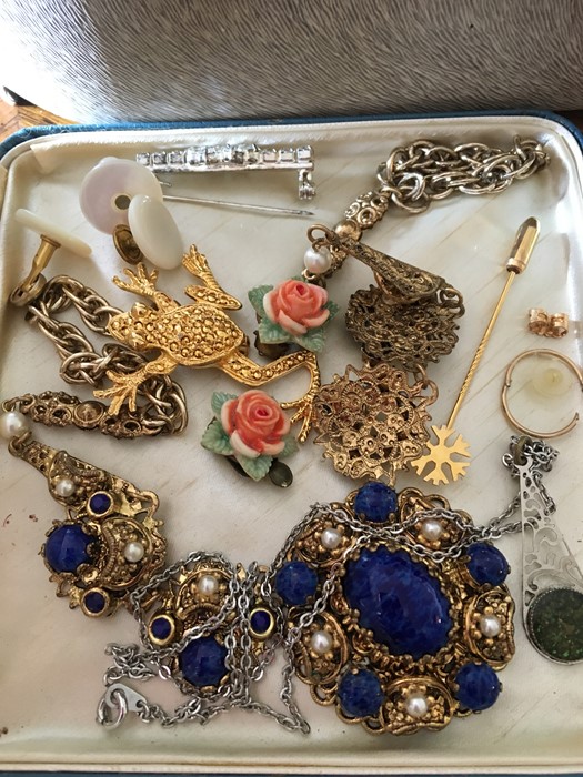 A quality of costume jewellery in three boxes - Image 2 of 5