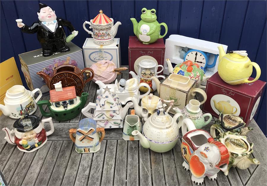 A quantity of novelty teapots including Kiln Cottage Pottery, Bob Hersey and some boxed Sadler.