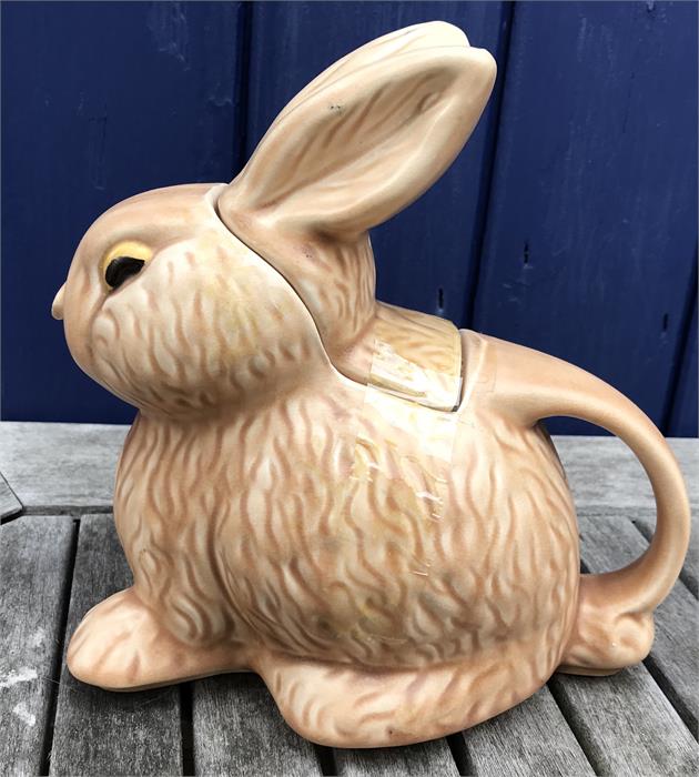 A Sylvac? Bunny teapot in good condition. Approx 19cms long