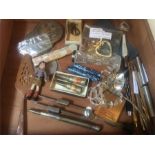 Miscellany to include cheroot holders, pencil, Sheafer etc lo