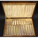A GOOD QUALITY CASED SET OF FISH CUTLERY, includes; knives & forks, handles with date letter 'e' for