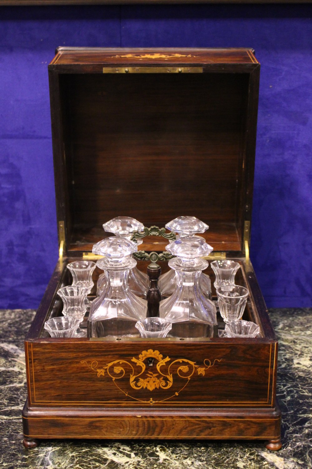 A ROSEWOOD DECANTER BOX, with satinwood inlaid detail, hinged lid opens to reveal four cut glass - Image 2 of 6