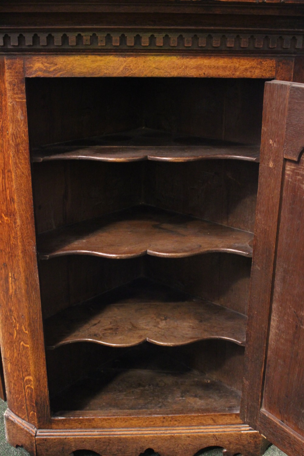 AN OAK HANGING CORNER CUPBOARD, straight fronted, with fluted cornice over a carved panel door, - Image 3 of 3