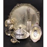 A MIXED LOT OF SILVER & PLATED ITEMS including: a silver cake slice, London, date letter 'S'