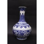 A TALL CHINESE BLUE & WHITE VASE