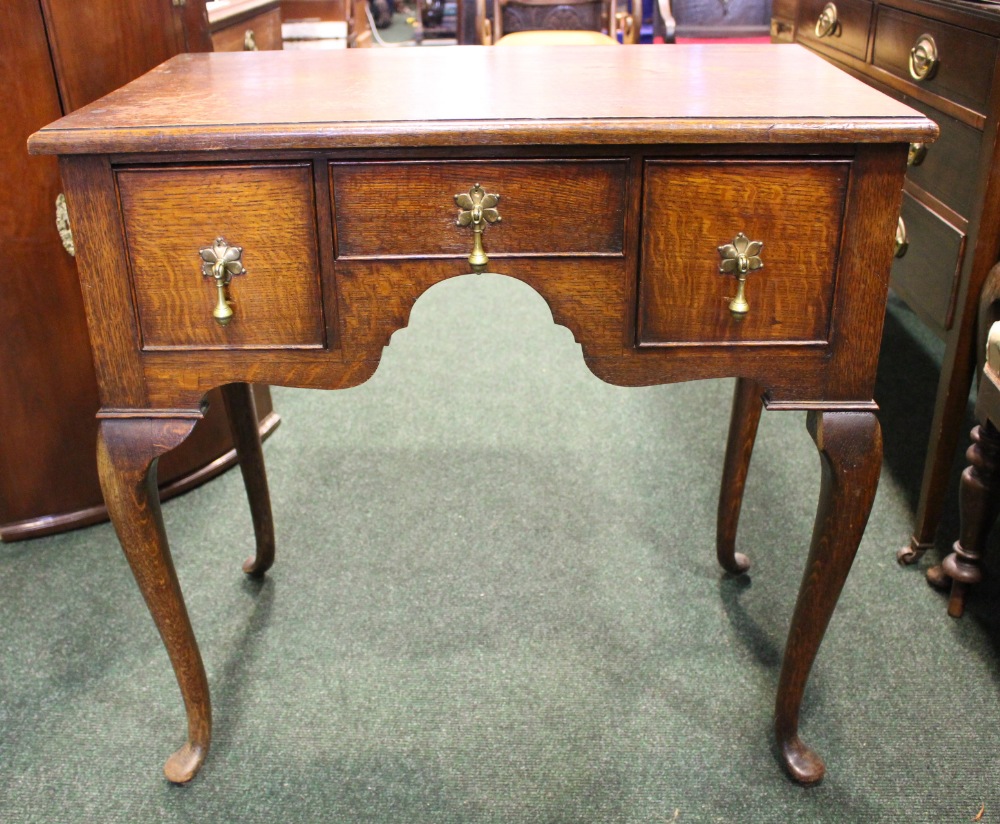 A FINE OAK THREE DRAWER LOWBOY/DESK, with 2 deep drawers flanking a central narrow drawer