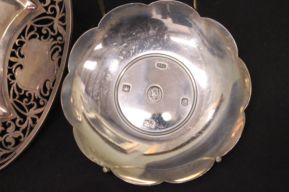 A MIXED SILVER LOT, includes; (1) A Pierced Silver Bowl, decorated with floral and foliage design - Image 2 of 4