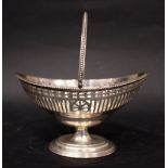 A STERLING SILVER BASKET WITH HANDLE, pierced sides, raised on a stepped base with stem neck,