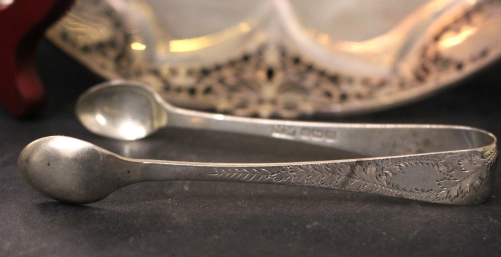 A MIXED SILVER LOT, includes; (1) A Pierced Silver Bowl, decorated with floral and foliage design - Image 3 of 4