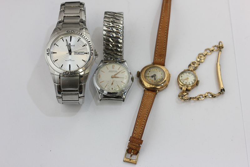 Two ladies 9ct gold wristwatches, one on leather strap, one on gilt bracelet, and two gentlemen's