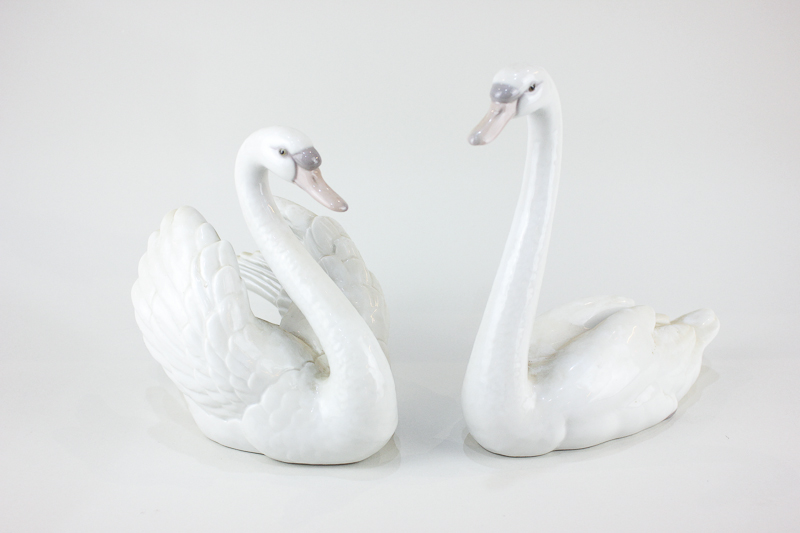 Two Lladro porcelain models of swans, 21cm and 17cm