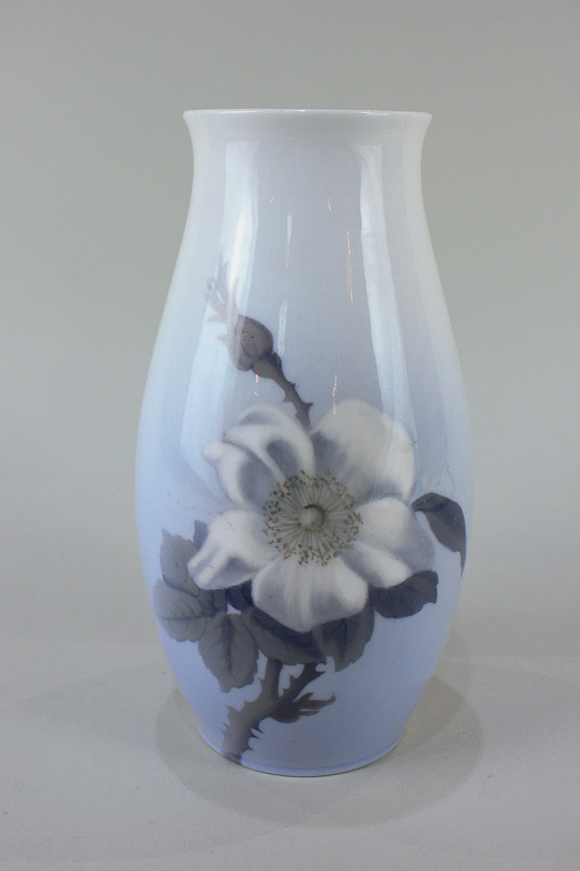 A Bing & Grondhal Copenhagen porcelain vase decorated with a white flower, 21cm