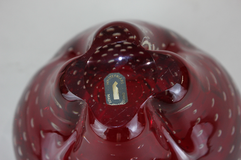 A Whitefriars red glass molar vase with controlled bubble design, designed by Geoffrey Baxter ( - Image 2 of 2