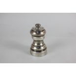 An Elizabeth II silver pepper mill, maker Da-Mar Silverware, 1977, 8cm high