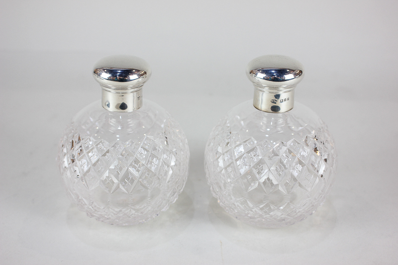 A pair of George V silver mounted cut glass scent bottles, maker H W, London 1922 - Image 2 of 2