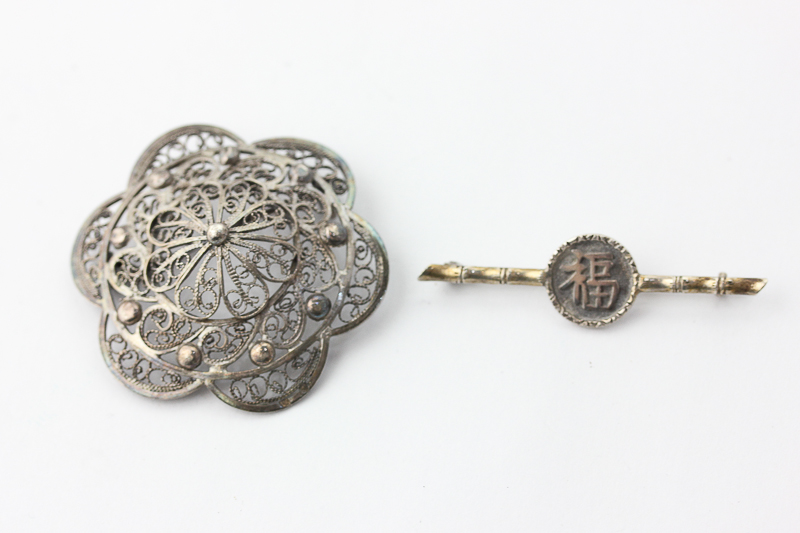 A Chinese silver bar brooch, and a filigree silver brooch