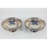 A pair of George V silver pedestal bonbon dishes, maker Mappin & Webb, Birmingham, 1924, with