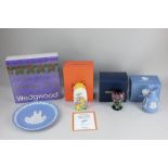 A Wedgwood Bizarre by Clarice Cliff Bonjour sugar shaker with certificate in box, together with a