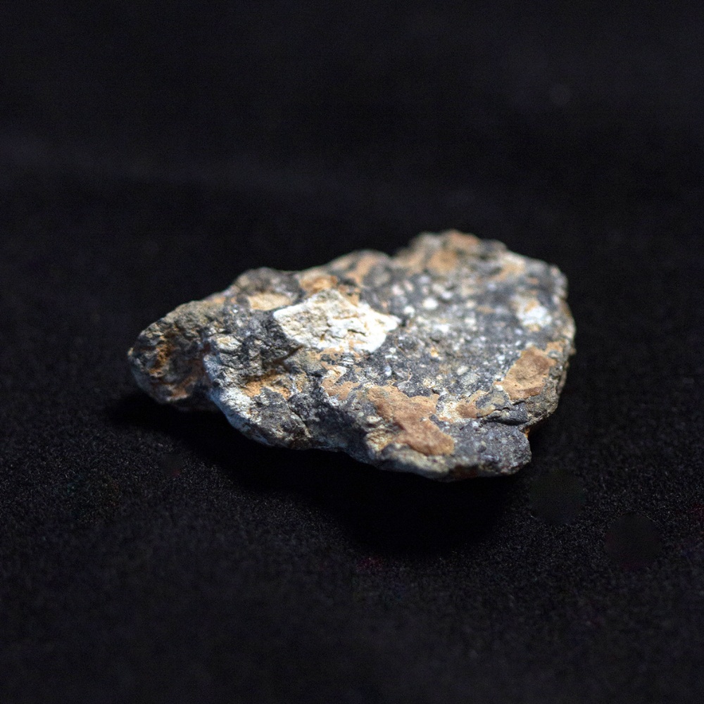 SPACE MEMORABILIA/MOON: Stunning NWA 11303 Lunar Meteorite weighing eight grams and measuring thirty - Image 2 of 2