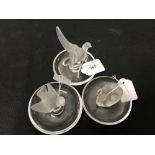 20th cent. French glass: Lalique ring holders or pin dishes, decorated with a swan, a sparrow and