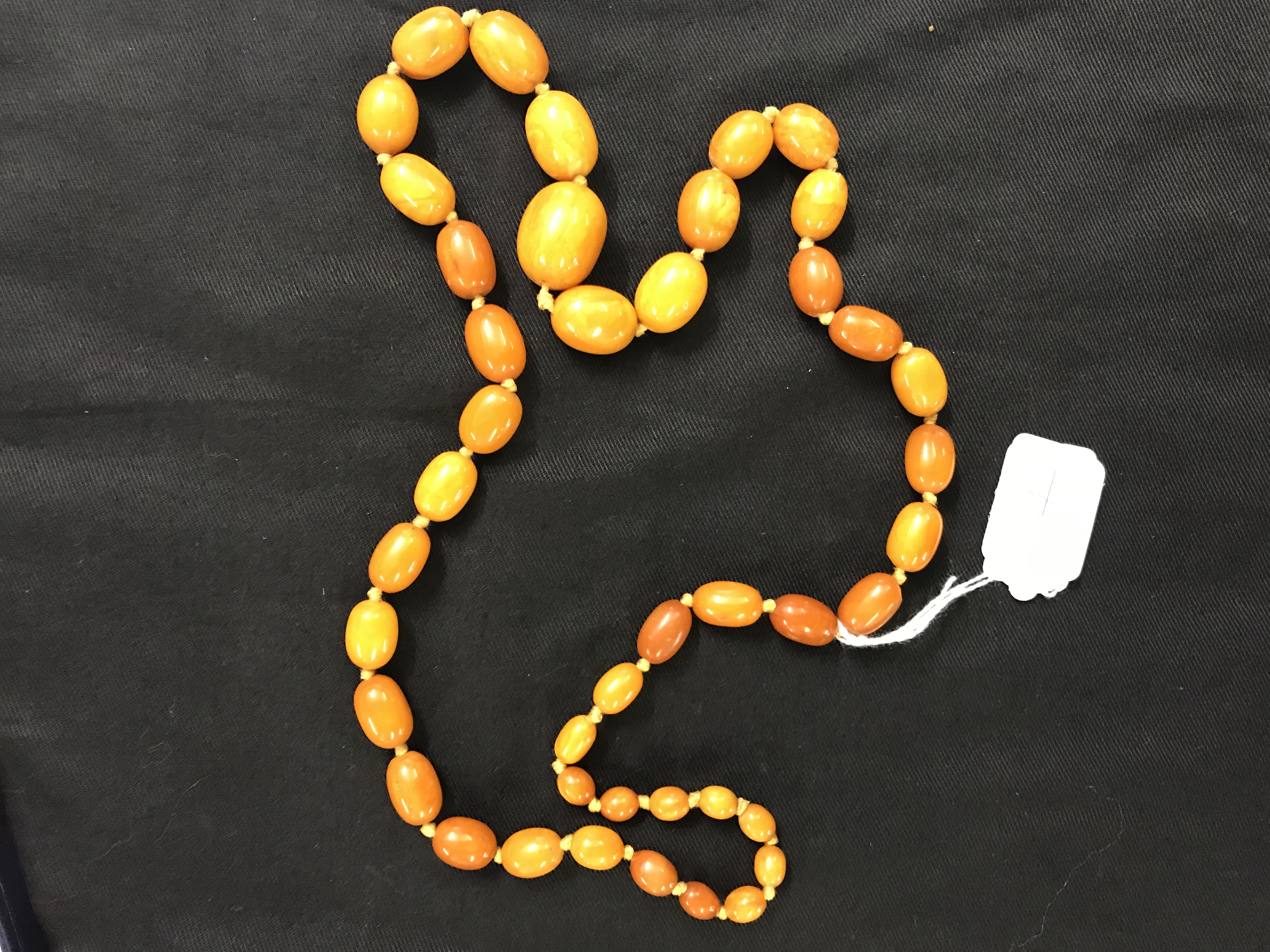 19th cent. Butterscotch amber necklace.