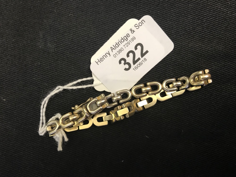 Hallmarked Jewellery: 375 "D" links bracelet 8ins. 11.7grams.