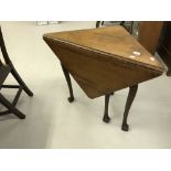 19th cent. Oak occasional corner table, with one drop flap, serpentine supports and shaped pad