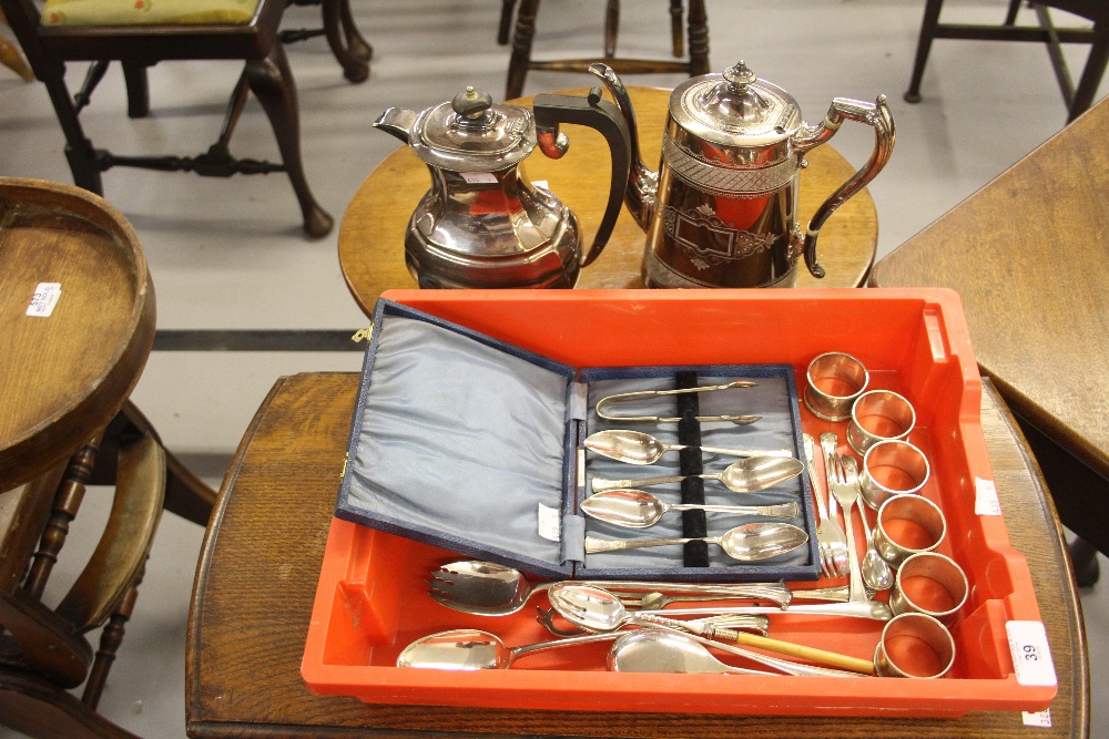 20th cent. Plateware: Napkin rings, serving tongs, pickle fork, cake forks, grapefruit spoons,