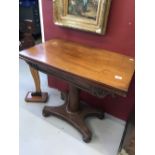 Early 19th cent. William IV swivel top tea table with tapered column. 32ins. x 28ins. x 18ins.