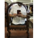 19th cent. Mahogany gentleman's shaving mirror. Delicate turned columns with splayed supports. Swing