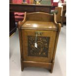 Late 19th/early 20th cent. Oak coal scuttle with copper side fittings.