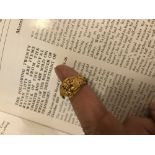 **The David Gainsborough Roberts Collection. Maritime: 19th cent. gold ring decorated with vines and