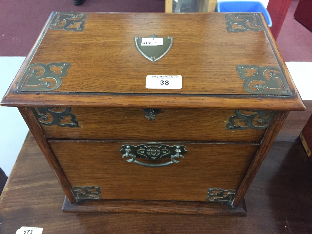Early 20th cent. Oak stationery box, lockable lid opening to reveal compartments for pens ink and