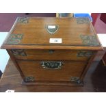 Early 20th cent. Oak stationery box, lockable lid opening to reveal compartments for pens ink and