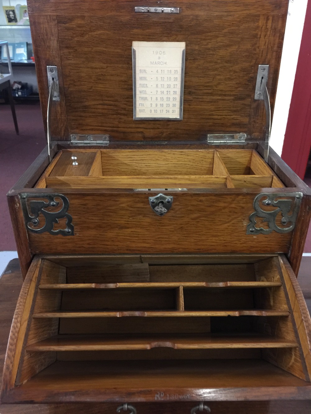 Early 20th cent. Oak stationery box, lockable lid opening to reveal compartments for pens ink and - Image 2 of 2