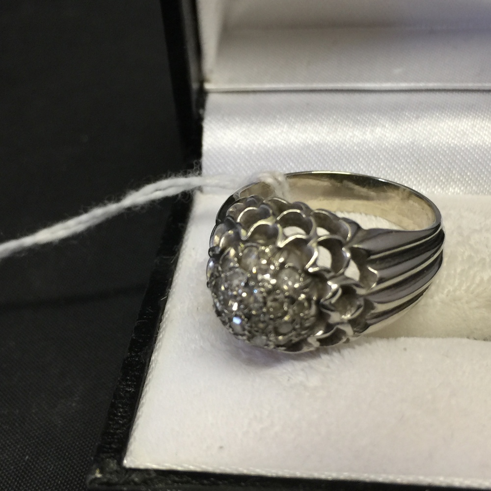 Jewellery: White gold and diamond ring, stamped 750, tests 18ct. Raised setting, studded with old