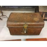 20th cent. Metal trunk. Reinforced binding with hasp and carrying handles. 22½ins. x 14½ins. x