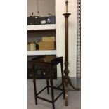 20th cent. Mahogany standard lamp. Fluted and turned column. Height 60ins. Plus 20th cent.